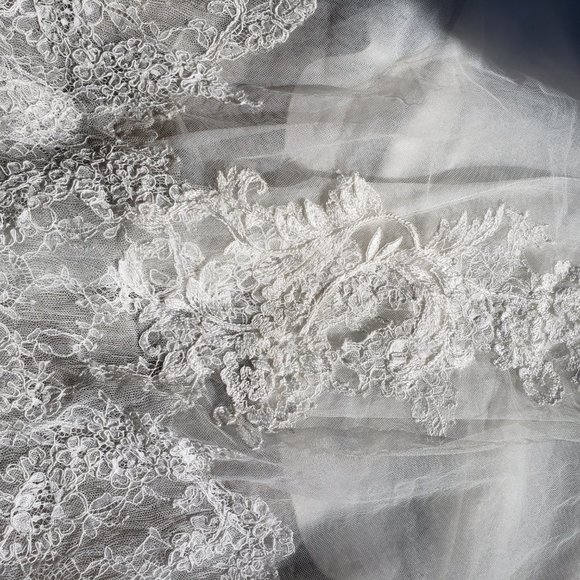 NWT INTUZURI Mermaid Style Lace Galore Wedding gown - Picture 13 of 16